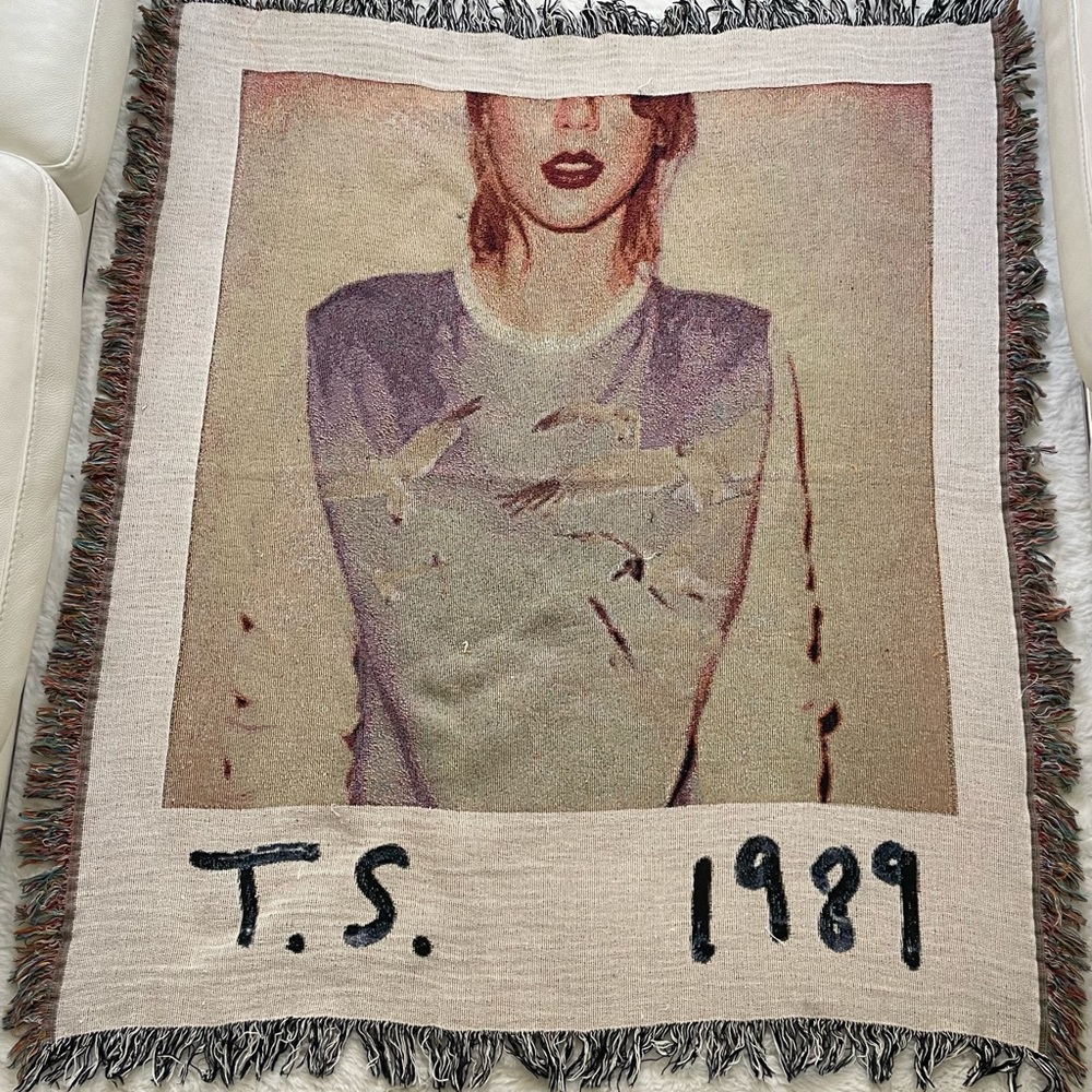 Rare Taylor Swift “1989” world tour tapestry / throw blanket. Afgan woven